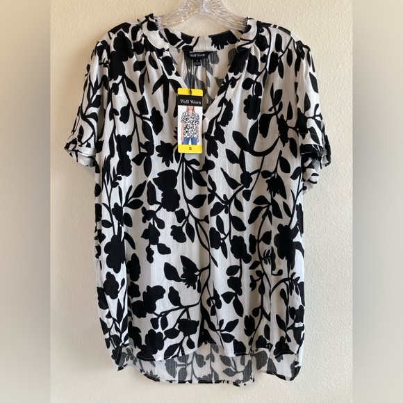 Well Worn Tops - NWT Well Worn Black and White Floral Blouse Size S